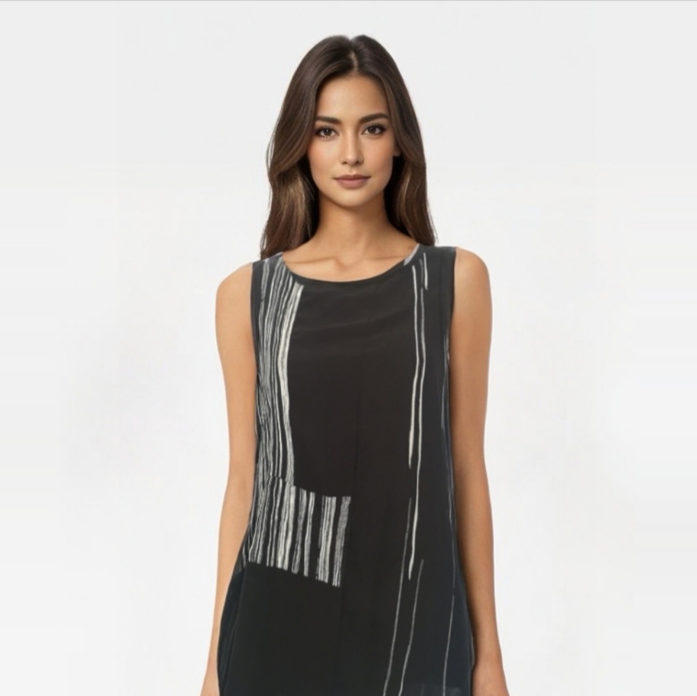 3/$10❤️DKNY sleeveless top black and white striped
